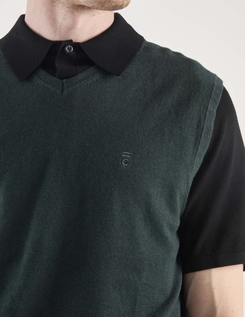 Suéter cuello V para hombre 4